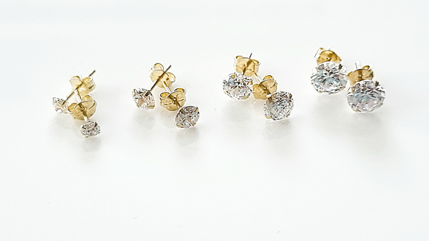 Ishta 9ct Gold Studs